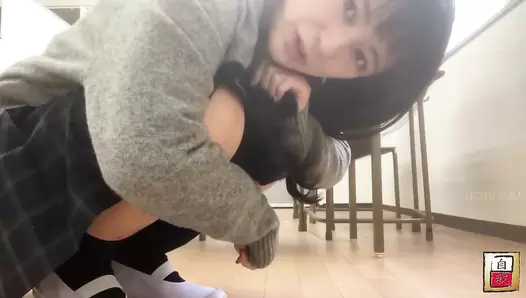 JG-560 04 Girls taking a pooping selfie and trying not to get caught. A thrilling defecation experience