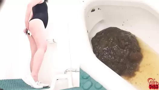 FF-655 07 Emergency: stomach ache during swimming lesson! Students shifting their swimsuits to the side to fart and poop
