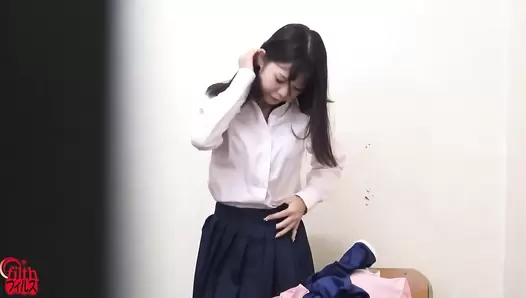 FF-655 06 Emergency: stomach ache during swimming lesson! Students shifting their swimsuits to the side to fart and poop