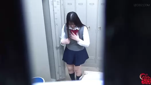 FF-655 04 Emergency: stomach ache during swimming lesson! Students shifting their swimsuits to the side to fart and poop