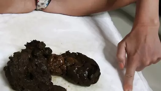 MissAnja - Its a Monster! Upset Poo