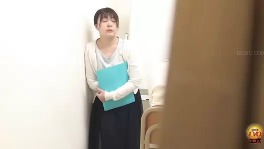 EE-770 05 Poo emergency situations! Girls can’t go to the toilet and have to poop right in the open! VOL. 2