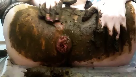 ScatLina - Anal prolapse in shit