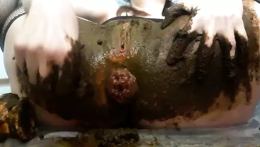 ScatLina - Anal prolapse in shit