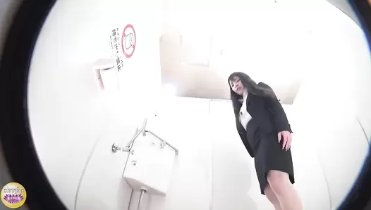SL-622 08 Breaking through constipation: a woman who stays in the toilet and defecates with all her might