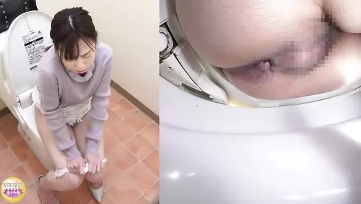 SL-622 02 Breaking through constipation: a woman who stays in the toilet and defecates with all her might