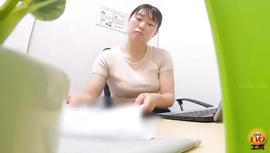 EE-731 02 Hidden in-house filming of the office ladies. Stress relief thru naked pooping