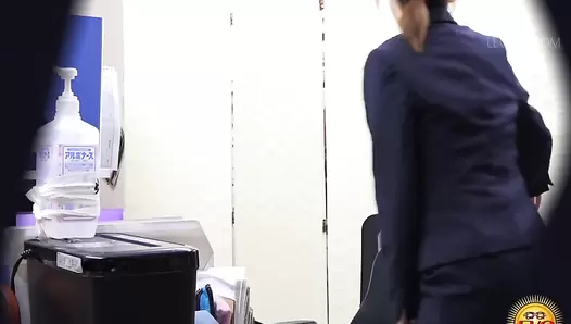 EE-731 01 Hidden in-house filming of the office ladies. Stress relief thru naked pooping