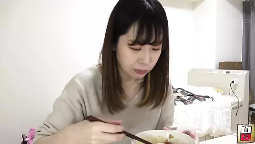 JG-564 05 Several days of close-up photography and self-portraits of Shino Hasegawa’s poop at home. She is an intelligent girl who is attractive for her clear and transparent appearance.