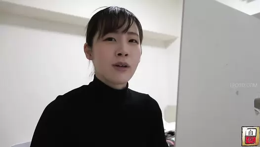 JG-564 04 Several days of close-up photography and self-portraits of Shino Hasegawa’s poop at home. She is an intelligent girl who is attractive for her clear and transparent appearance.