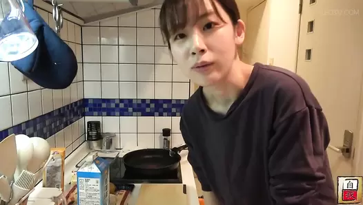 JG-564 03 Several days of close-up photography and self-portraits of Shino Hasegawa’s poop at home. She is an intelligent girl who is attractive for her clear and transparent appearance.
