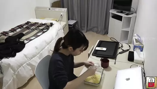 JG-564 03 Several days of close-up photography and self-portraits of Shino Hasegawa’s poop at home. She is an intelligent girl who is attractive for her clear and transparent appearance.