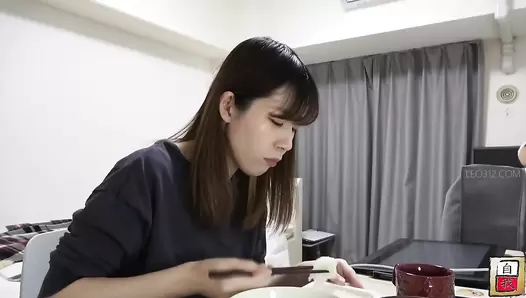 JG-564 01 Several days of close-up photography and self-portraits of Shino Hasegawa’s poop at home. She is an intelligent girl who is attractive for her clear and transparent appearance.