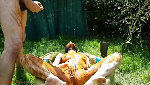 Amateurs hot scat session in the pool