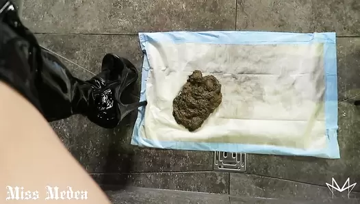 Miss Medea Mortelle - I make you Swallow my Pee and Shit (Solo)