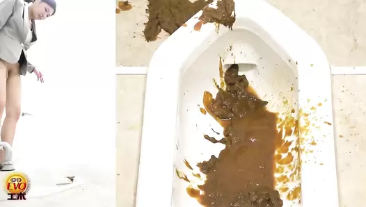 EE-761 05 Self-enema endurance: women reaching the limit and throwing diarrhea feces into the toilet bowl