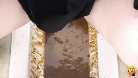 EE-761 02 Self-enema endurance: women reaching the limit and throwing diarrhea feces into the toilet bowl