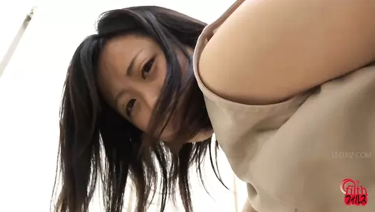 FF-626 04 Amateur girl’s first fart in front of camera.