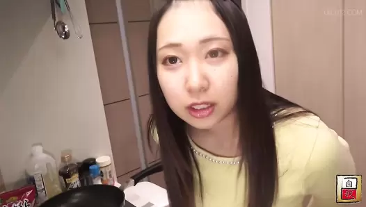 JG-558 04 Close-up filming and self-portraits over several days: Hinata Nagano’s poops at home.