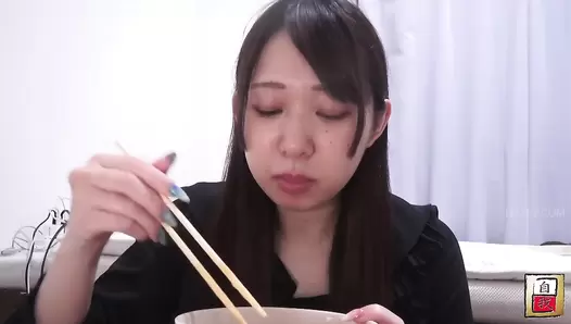 JG-558 04 Close-up filming and self-portraits over several days: Hinata Nagano’s poops at home.