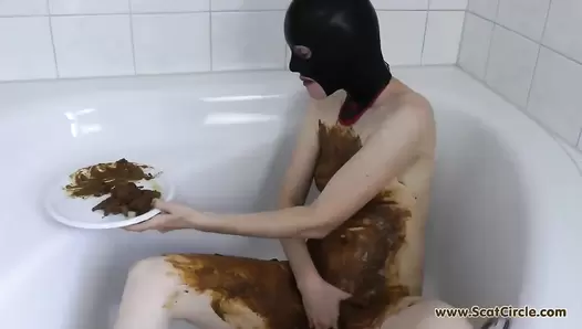Rieke Extreme and Mia - Bathroom Fun