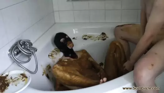 Rieke Extreme and Mia - Bathroom Fun