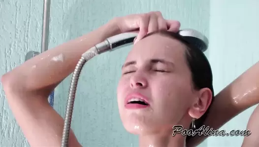 PooAlina - Diarrhea in the morning shower