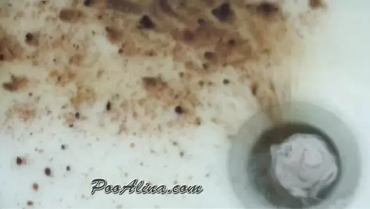PooAlina - Diarrhea in the morning shower