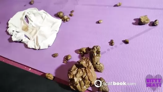 Kitty Skatt - Yoga made me shit myself and the mat!
