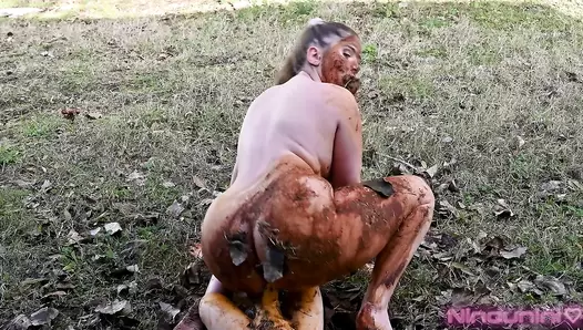 Ninounini - SCAT POV: I meet a man outside, I piss and shit on him and he fucks me full of shit! (PUBLIC / SCAT / PISS (x2) / ANAL / BUST DILDO / ATM / ATP)