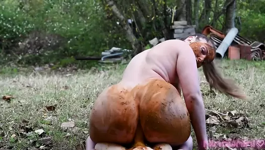 Ninounini - SCAT POV: I meet a man outside, I piss and shit on him and he fucks me full of shit! (PUBLIC / SCAT / PISS (x2) / ANAL / BUST DILDO / ATM / ATP)