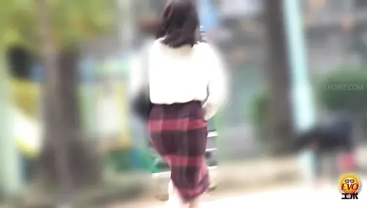 EE-753 04 Extremely fast dash to the toilet! Girls rushing through the streets to take a poop. The urge to defecate is unbearable!