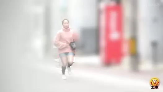 EE-753 03 Extremely fast dash to the toilet! Girls rushing through the streets to take a poop. The urge to defecate is unbearable!