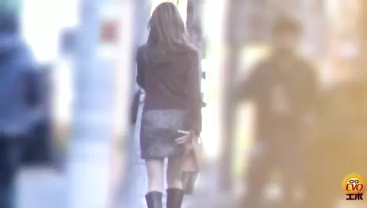 EE-753 02 Extremely fast dash to the toilet! Girls rushing through the streets to take a poop. The urge to defecate is unbearable!