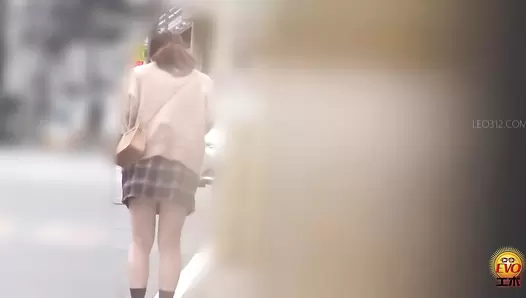 EE-753 02 Extremely fast dash to the toilet! Girls rushing through the streets to take a poop. The urge to defecate is unbearable!