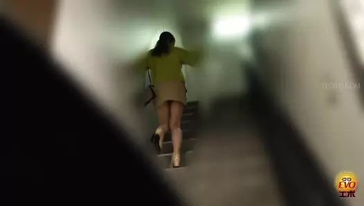 EE-753 01 Extremely fast dash to the toilet! Girls rushing through the streets to take a poop. The urge to defecate is unbearable!