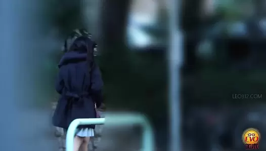 EE-753 01 Extremely fast dash to the toilet! Girls rushing through the streets to take a poop. The urge to defecate is unbearable!