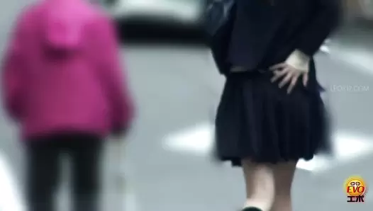 EE-753 05 Extremely fast dash to the toilet! Girls rushing through the streets to take a poop. The urge to defecate is unbearable!