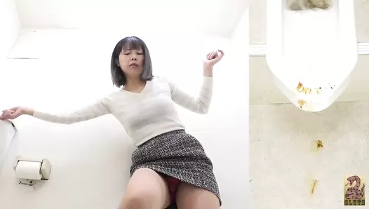 SR092 04 Women spreading their assholes while pooping on toilet. Multiple viewing angles and stinky farts. VOL. 5