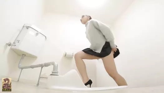 SR092 02 Women spreading their assholes while pooping on toilet. Multiple viewing angles and stinky farts. VOL. 5