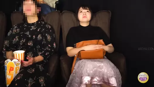 SL-610 05 Rushing to poop while the movie is showing
