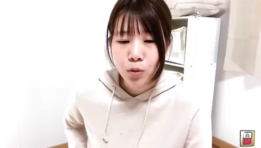 JG-556 02 Homemade close-up photography and self-portraits over several days. Maho Kawanishi poops at her home