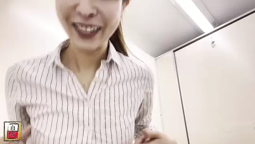 JG-554 02 Beautiful mature women defecating