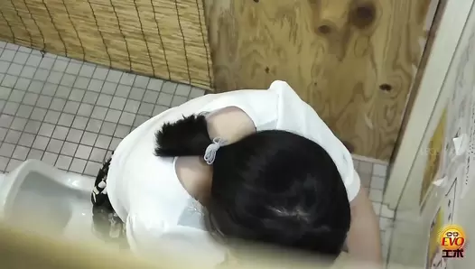 EE-745 04 Drunk girls in izakaya’s toilet: poop scattered all over the place!