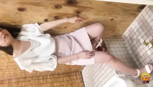 EE-745 02 Drunk girls in izakaya’s toilet: poop scattered all over the place!