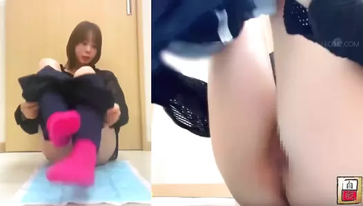 JG-555 04 Close-up photography and self-portraits over several days with fearless Maho Kawanishi who takes poop selfies even if her family is there. VOL. 2