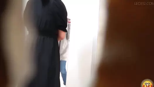 EE-742 04 Hidden camera: Thrilling defecation of women dressed as men in the men’s restroom