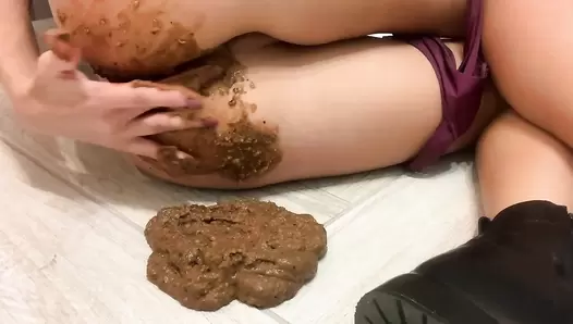Lily - Ass in shit