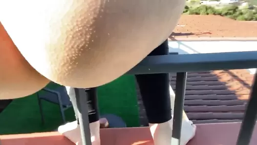 VeganLinda - Crazy Shit on Rooftop-Railing (Desperation)