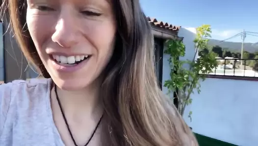 VeganLinda - Crazy Shit on Rooftop-Railing (Desperation)